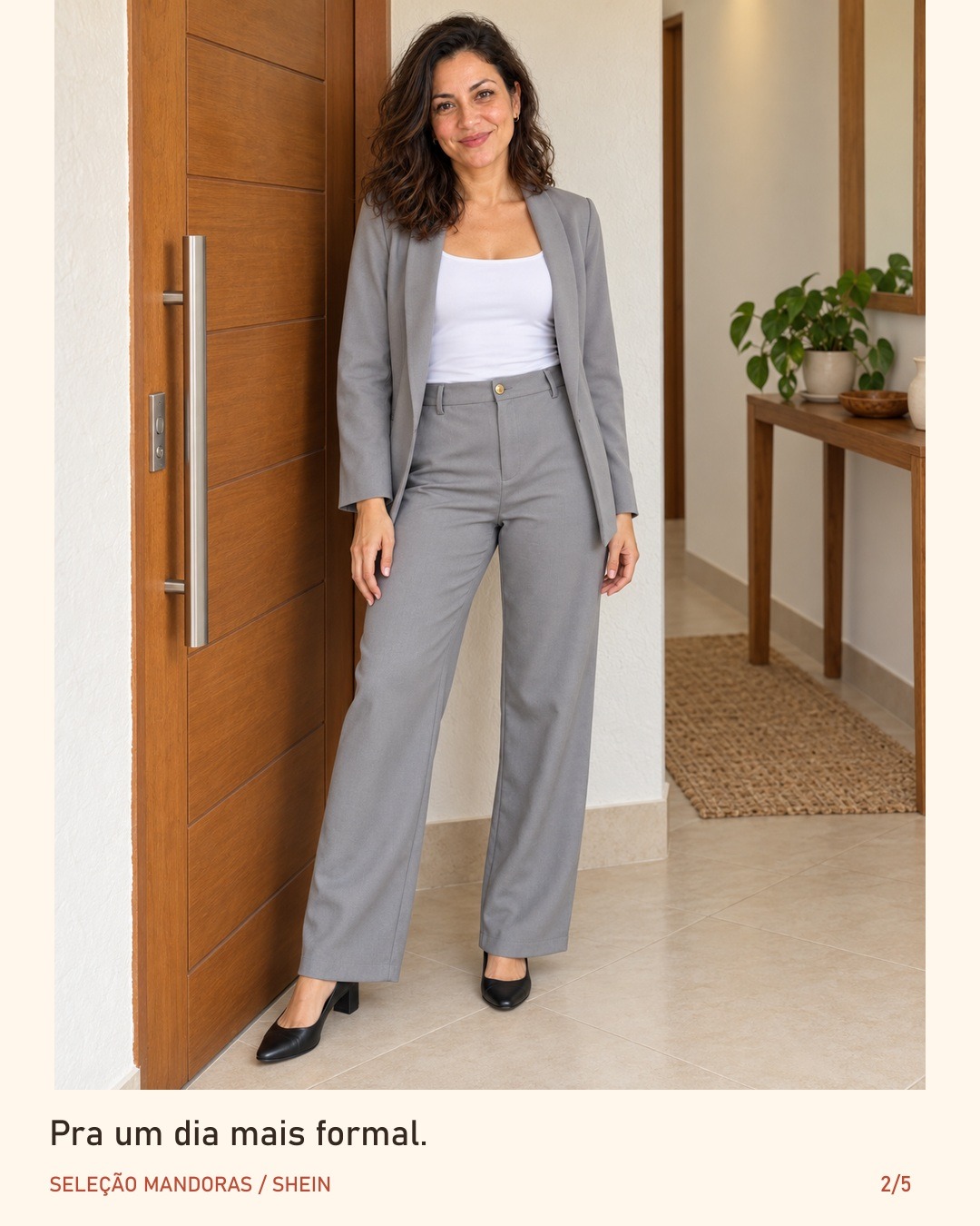 Conjunto cinza de blazer e calça na seleção Mandoras