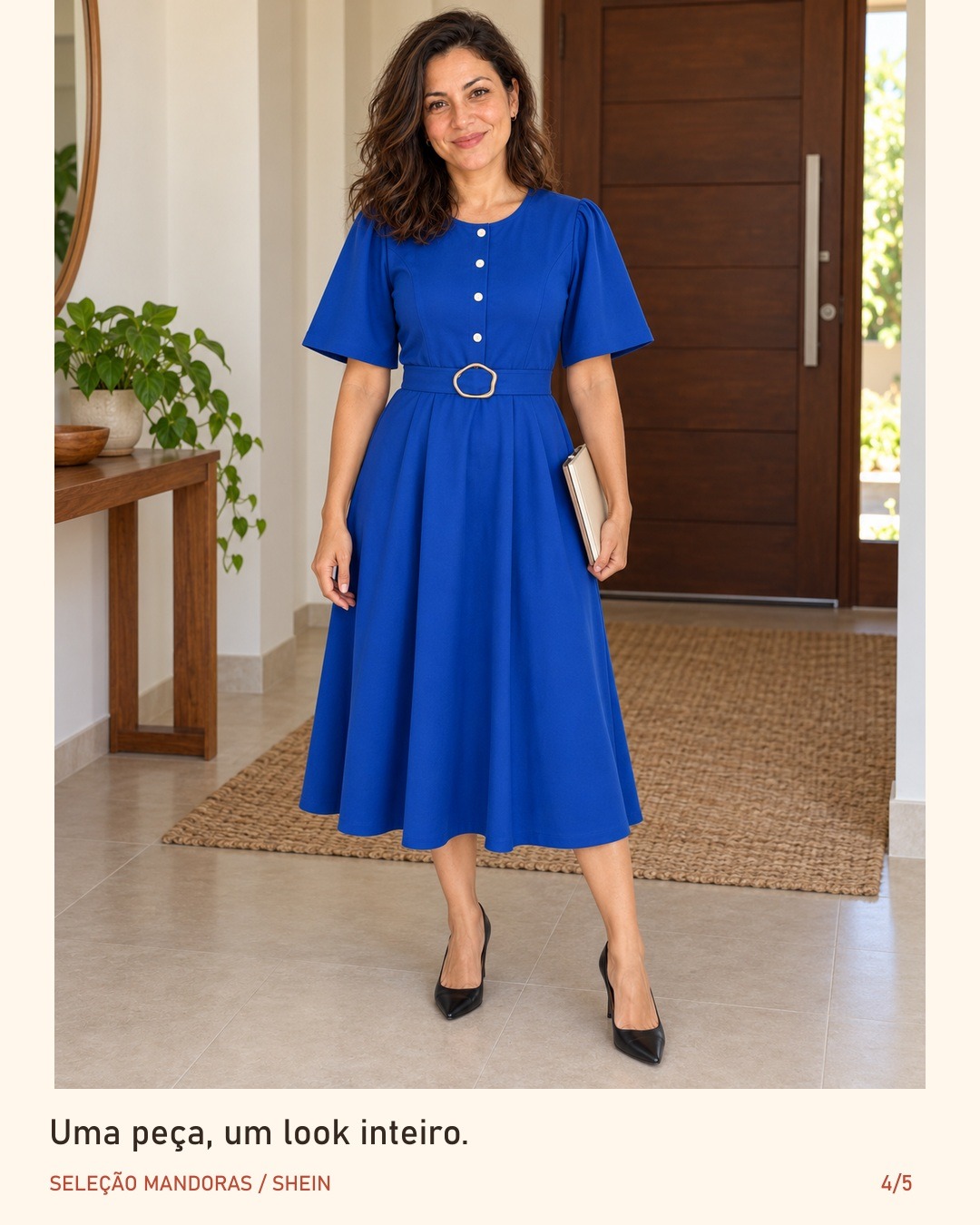 Vestido midi azul na seleção Mandoras